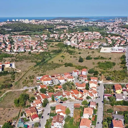 Apartment Lipa With Garden