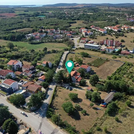 Lipa With Garden Póla