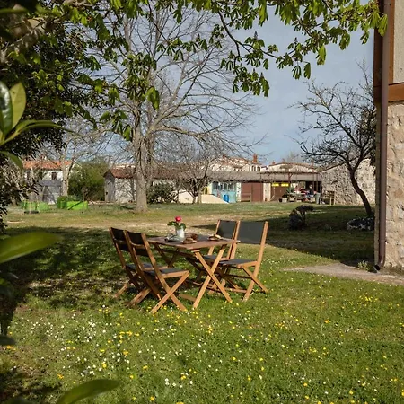 Apartment Lipa With Garden Pula