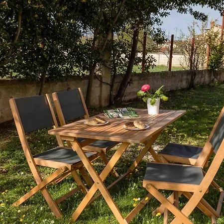 Lipa With Garden Apartment