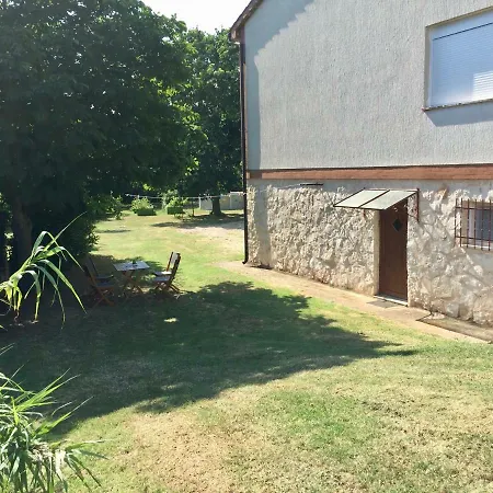 Lipa With Garden Apartment