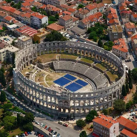 Lipa With Garden * Pula